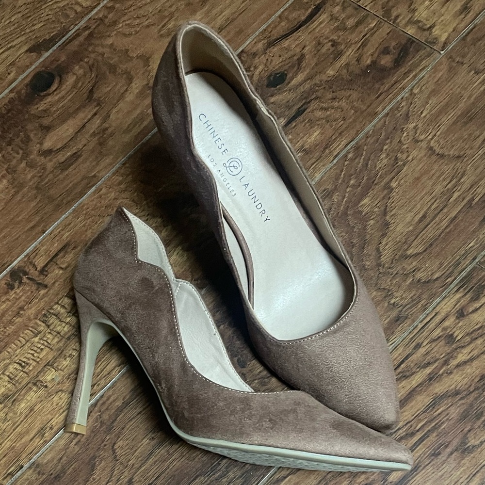 Chinese Laundry Women's light Brown Heels Suede Pumps Taupe Tan sz 9.5 NWOT